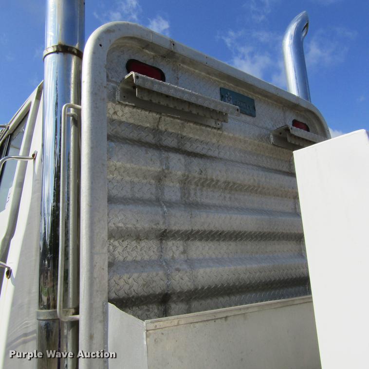 image for item DC0061 1995 Ford LTL 9000 semi truck