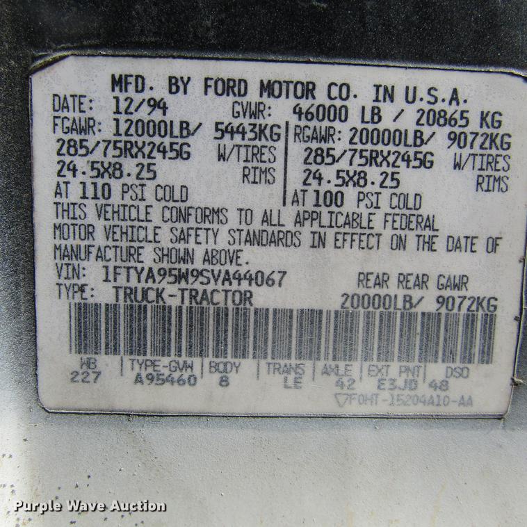 image for item DC0061 1995 Ford LTL 9000 semi truck