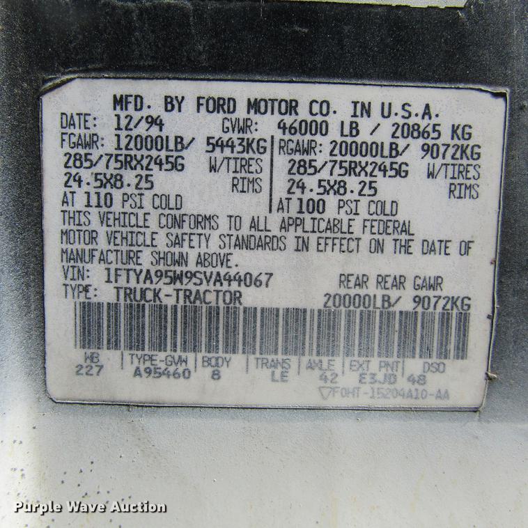 image for item DC0061 1995 Ford LTL 9000 semi truck