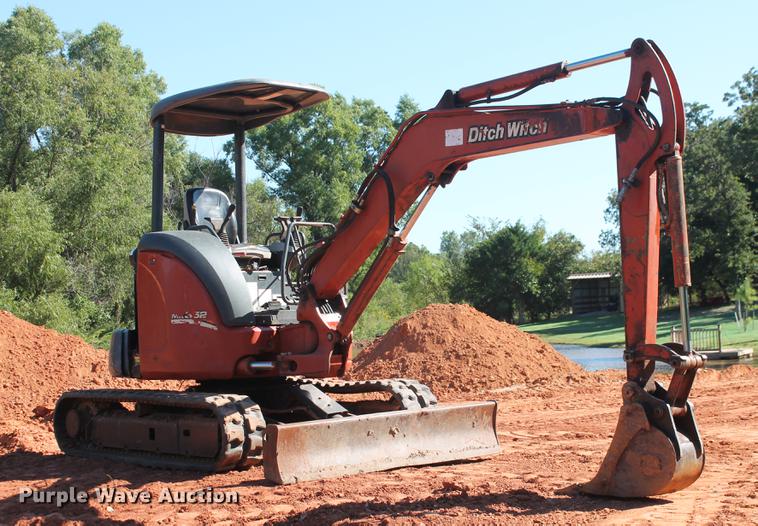 image for item DD3456 2005 Ditch Witch MX352 mini excavator