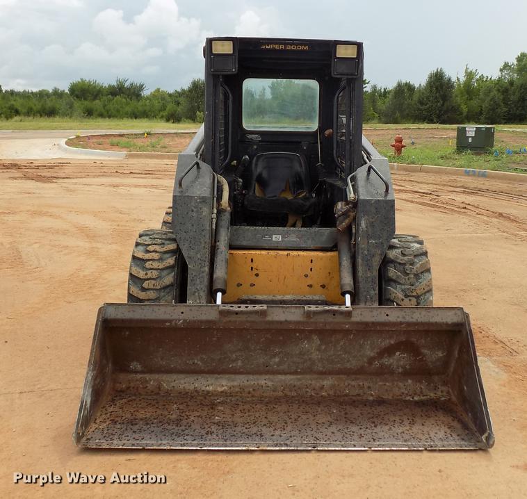 image for item DD5322 1999 New Holland LX885 Turbo skid steer