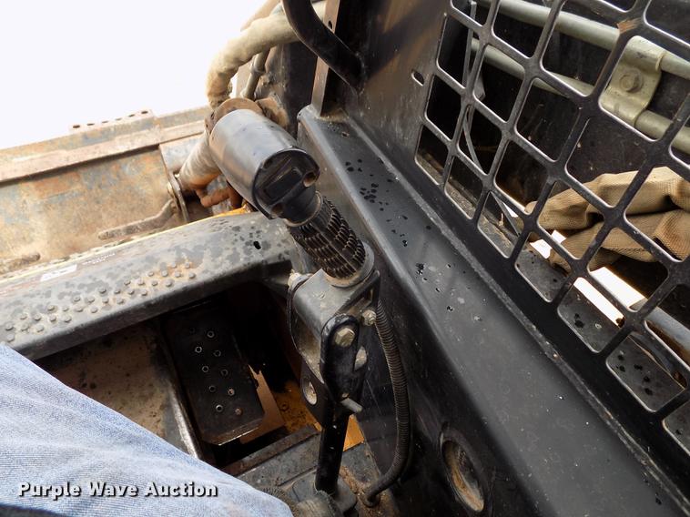 image for item DD5322 1999 New Holland LX885 Turbo skid steer