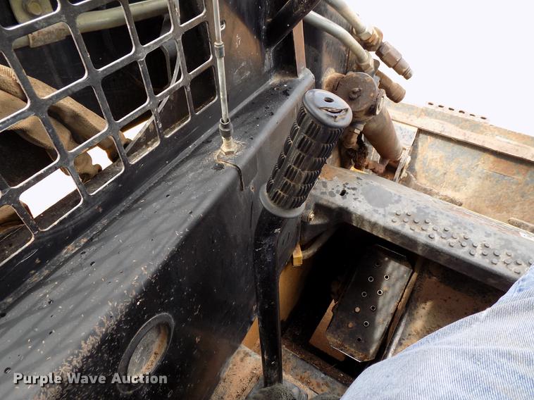 image for item DD5322 1999 New Holland LX885 Turbo skid steer