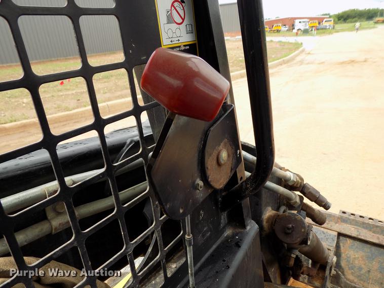 image for item DD5322 1999 New Holland LX885 Turbo skid steer