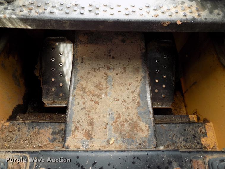 image for item DD5322 1999 New Holland LX885 Turbo skid steer