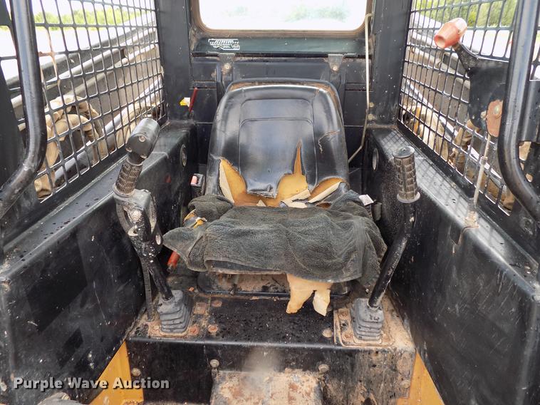 image for item DD5322 1999 New Holland LX885 Turbo skid steer