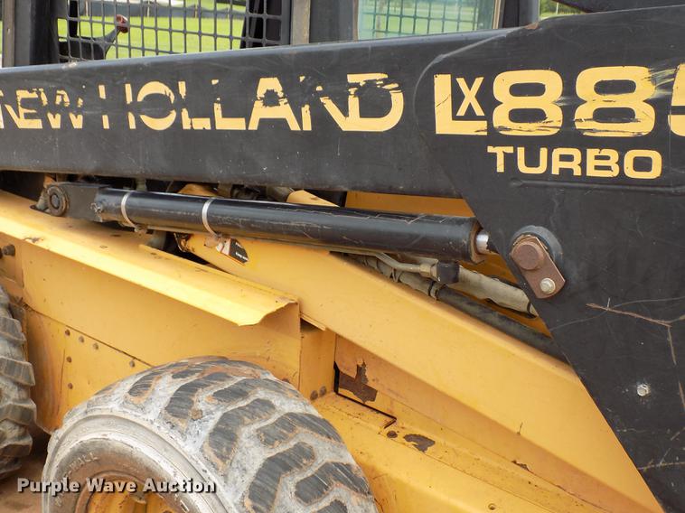 image for item DD5322 1999 New Holland LX885 Turbo skid steer