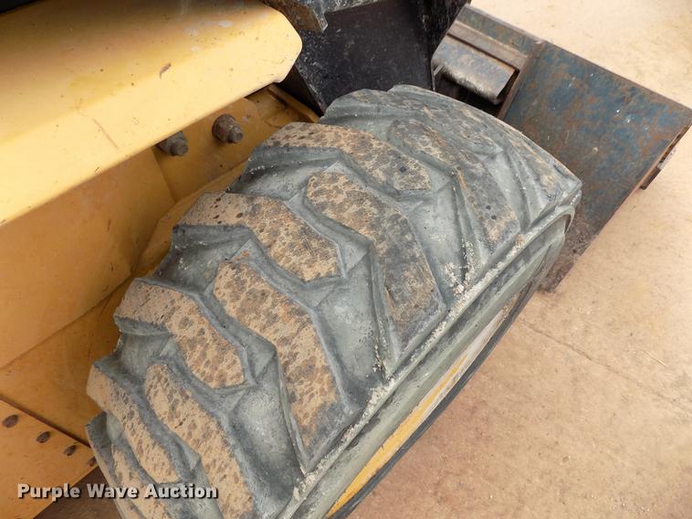 image for item DD5322 1999 New Holland LX885 Turbo skid steer