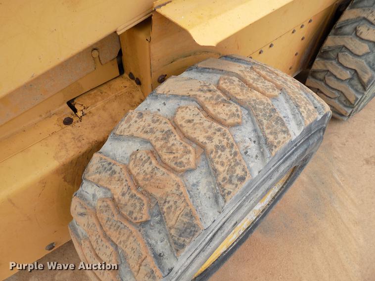 image for item DD5322 1999 New Holland LX885 Turbo skid steer