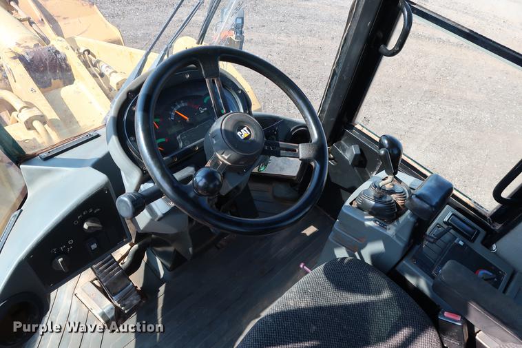 image for item DD5324 2004 Caterpillar 938G Series II wheel loader