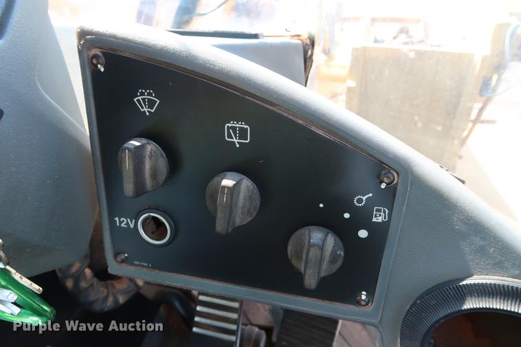 image for item DD5324 2004 Caterpillar 938G Series II wheel loader