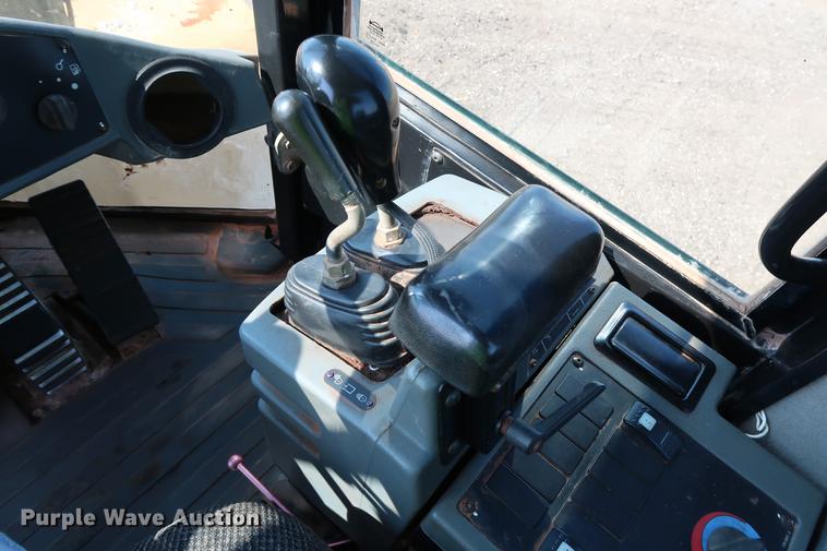 image for item DD5324 2004 Caterpillar 938G Series II wheel loader