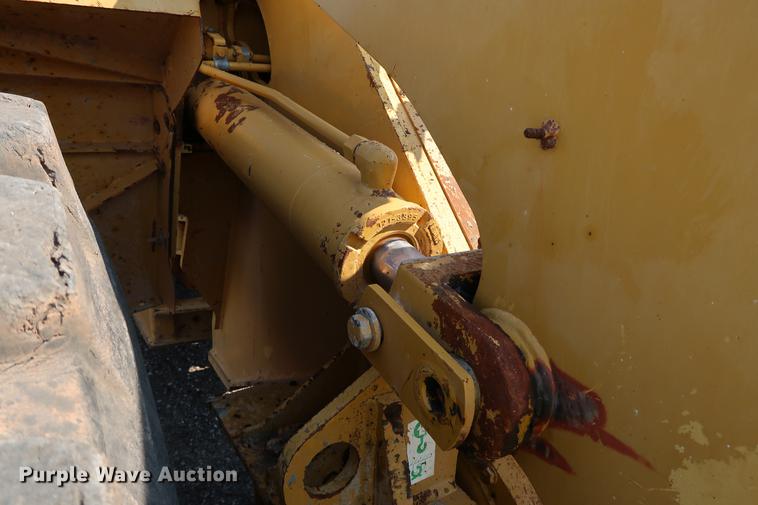 image for item DD5324 2004 Caterpillar 938G Series II wheel loader