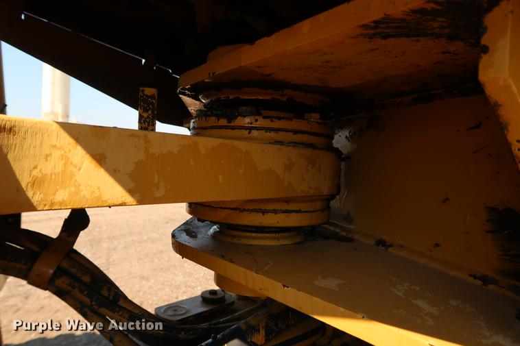 image for item DD5324 2004 Caterpillar 938G Series II wheel loader