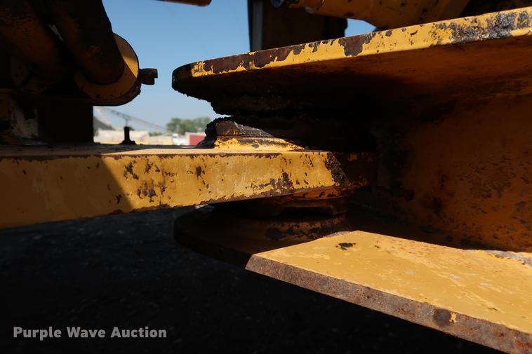 image for item DD5324 2004 Caterpillar 938G Series II wheel loader