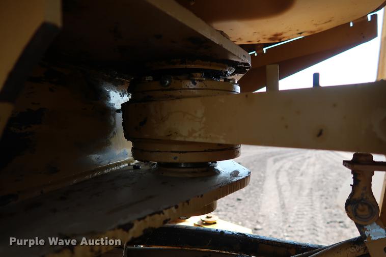 image for item DD5324 2004 Caterpillar 938G Series II wheel loader