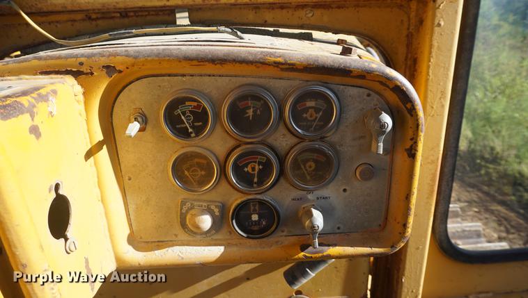 image for item DD6476 1969 Caterpillar D9G dozer