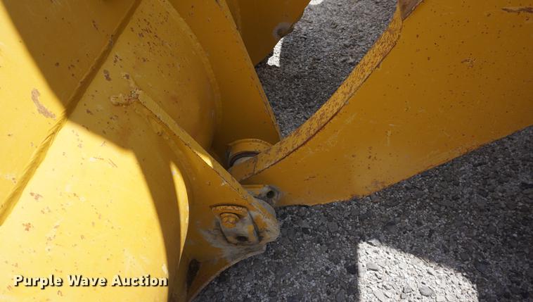 image for item DD6508 1986 Caterpillar 966D wheel loader