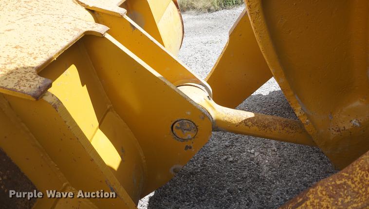 image for item DD6508 1986 Caterpillar 966D wheel loader