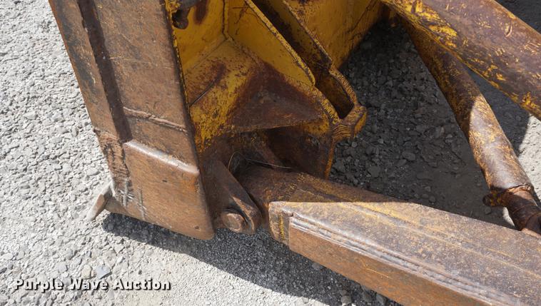 image for item DD6509 Caterpillar D7 dozer
