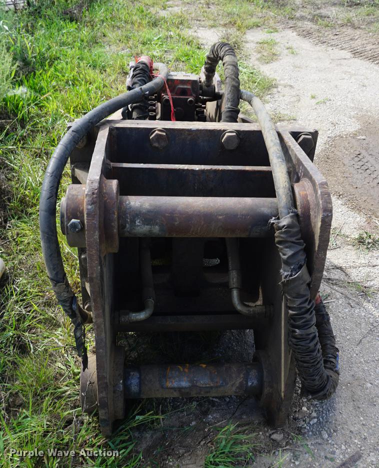 image for item DD6513 NPK 16X breaker