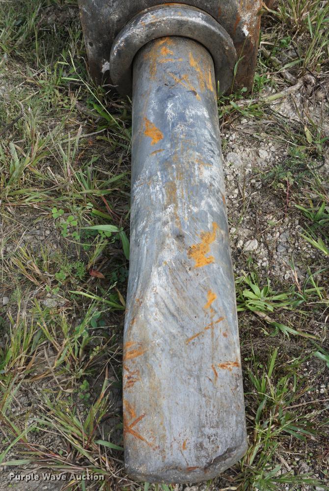 image for item DD6513 NPK 16X breaker