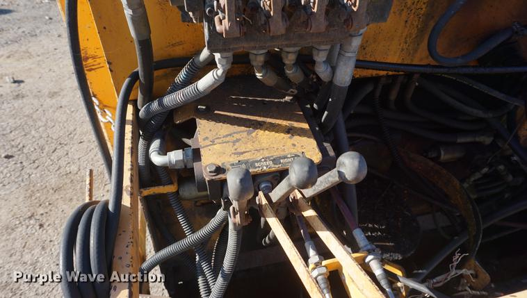 image for item DD6521 2006 Mauldin 550E paver