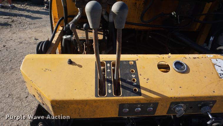 image for item DD6521 2006 Mauldin 550E paver