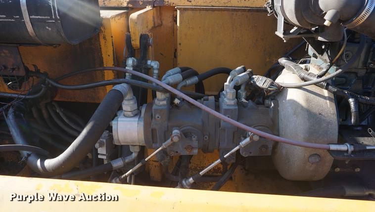 image for item DD6521 2006 Mauldin 550E paver