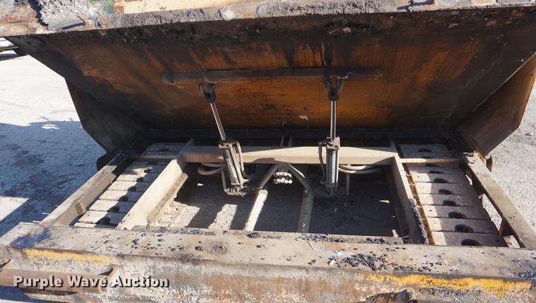 image for item DD6521 2006 Mauldin 550E paver