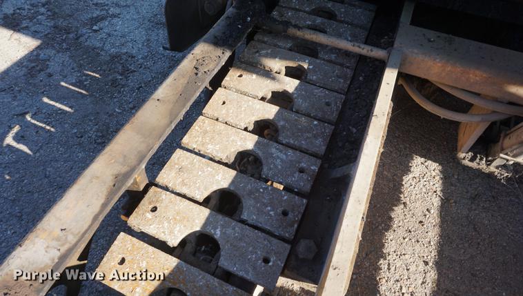 image for item DD6521 2006 Mauldin 550E paver