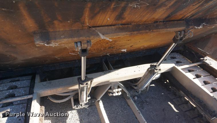 image for item DD6521 2006 Mauldin 550E paver