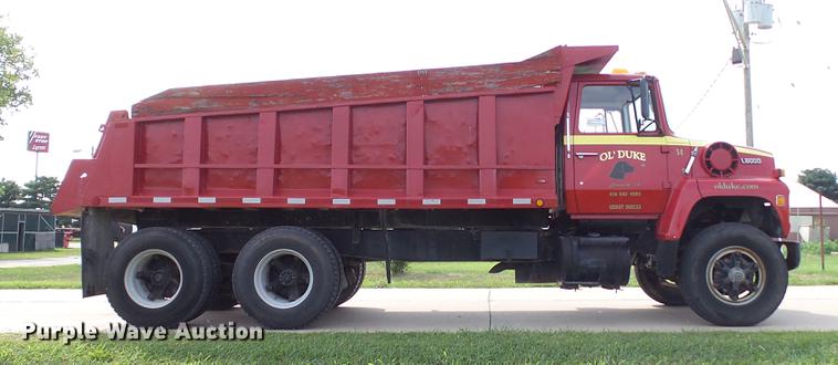 image for item DD7360 1987 Ford LNT8000 dump truck