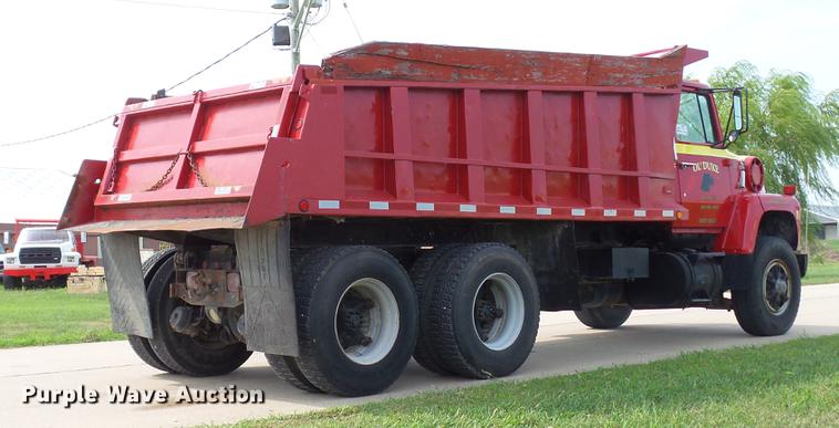 image for item DD7360 1987 Ford LNT8000 dump truck