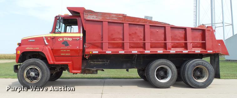 image for item DD7360 1987 Ford LNT8000 dump truck