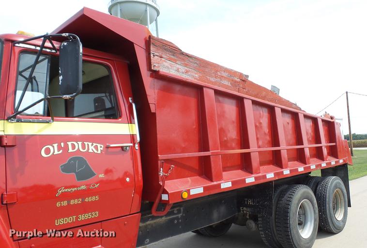 image for item DD7360 1987 Ford LNT8000 dump truck