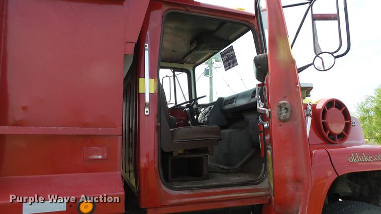 image for item DD7360 1987 Ford LNT8000 dump truck