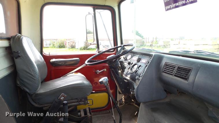 image for item DD7360 1987 Ford LNT8000 dump truck