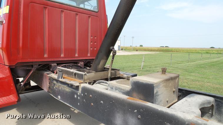 image for item DD7360 1987 Ford LNT8000 dump truck