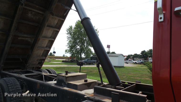 image for item DD7360 1987 Ford LNT8000 dump truck