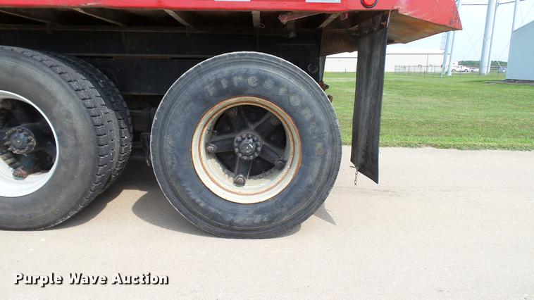image for item DD7360 1987 Ford LNT8000 dump truck