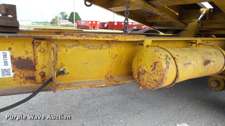 image for item DD7362 1967 Hyster HP15T tilt deck equipment trailer