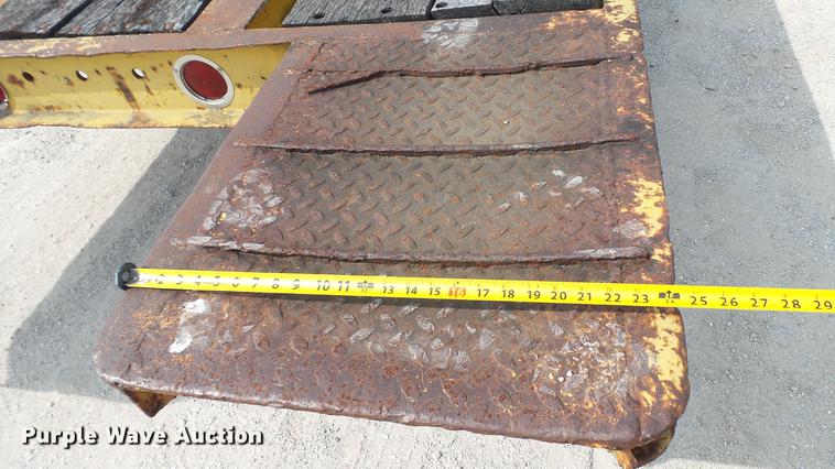 image for item DD7362 1967 Hyster HP15T tilt deck equipment trailer