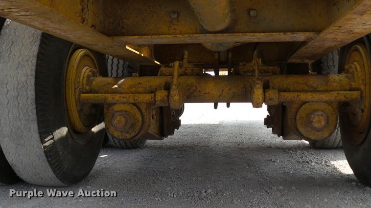image for item DD7362 1967 Hyster HP15T tilt deck equipment trailer