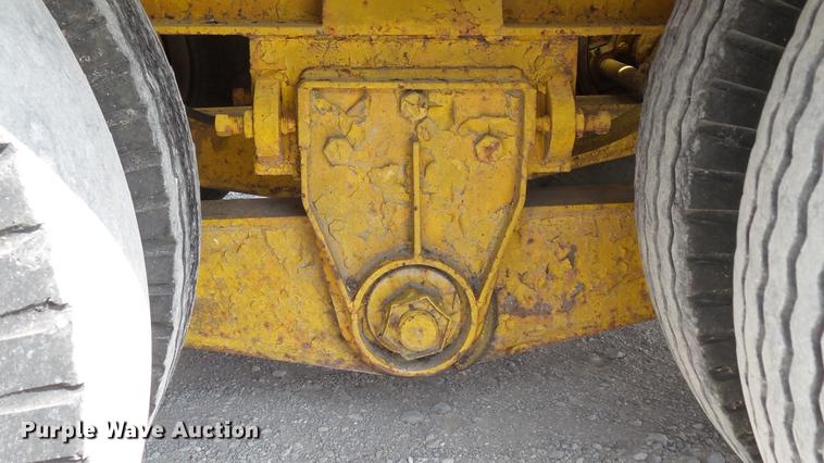 image for item DD7362 1967 Hyster HP15T tilt deck equipment trailer