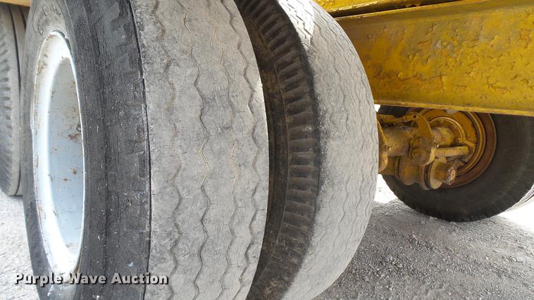 image for item DD7362 1967 Hyster HP15T tilt deck equipment trailer