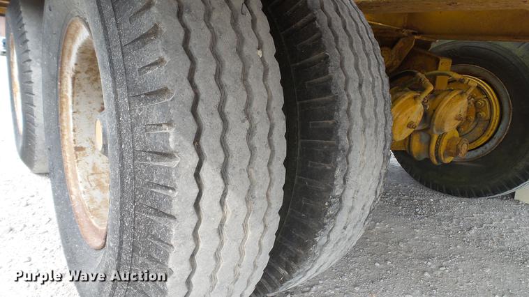 image for item DD7362 1967 Hyster HP15T tilt deck equipment trailer