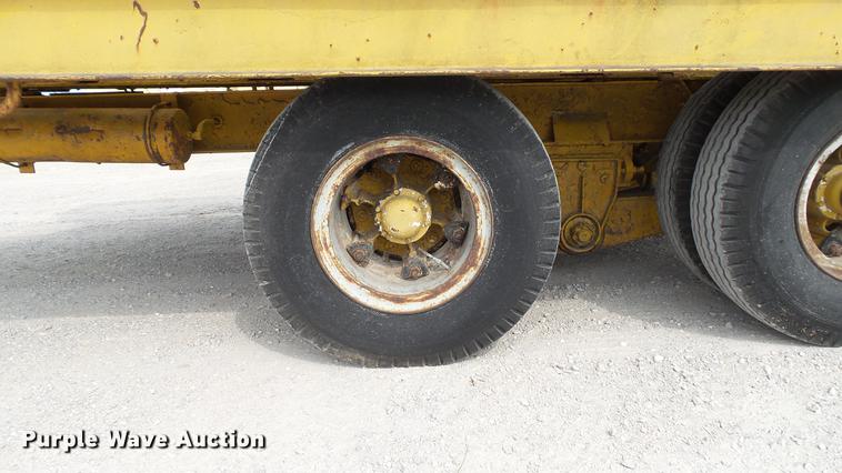 image for item DD7362 1967 Hyster HP15T tilt deck equipment trailer