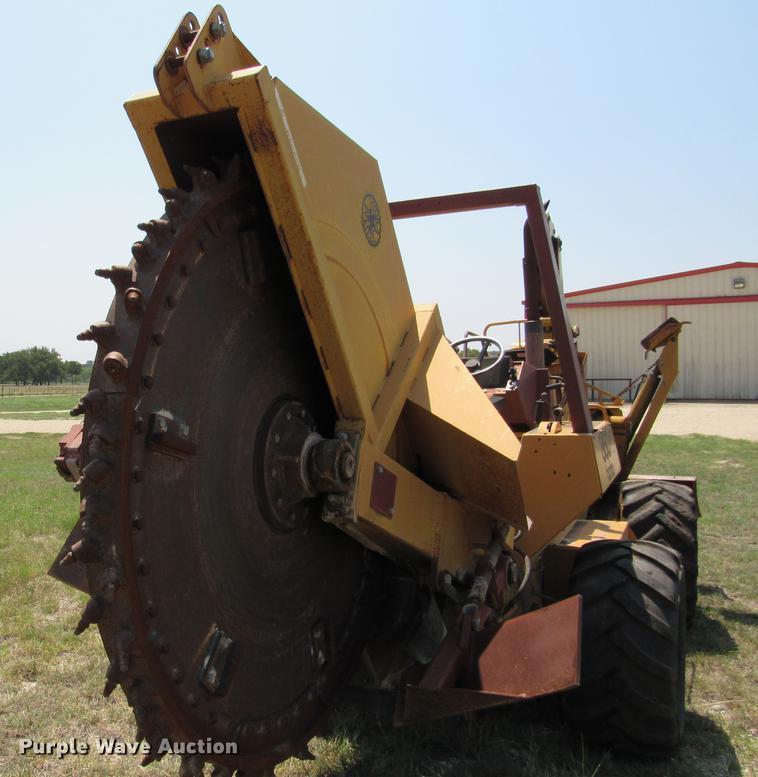 image for item DE0193 1992 Case 860 rock saw