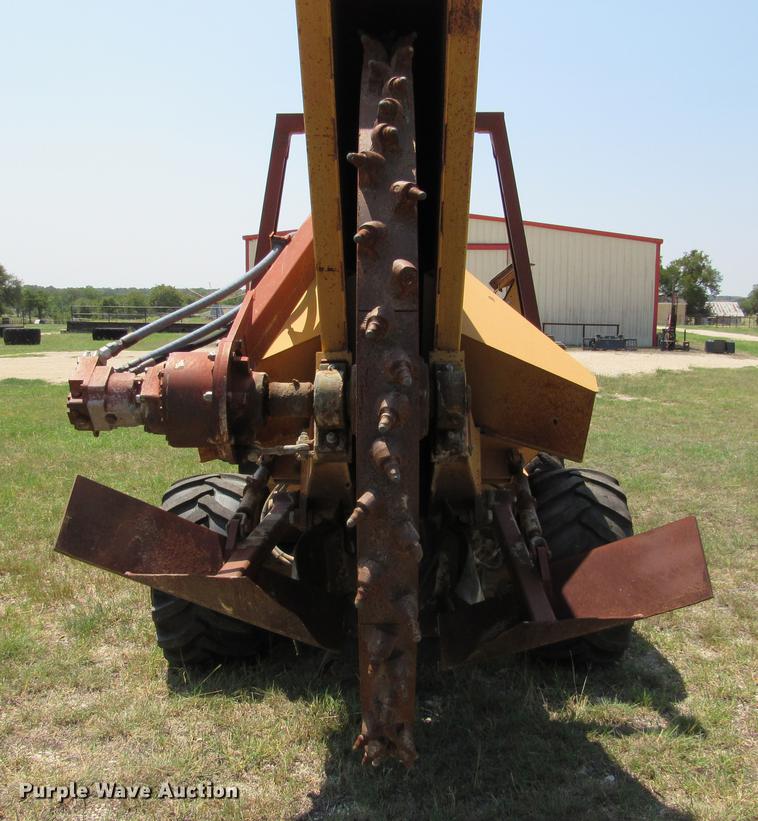 image for item DE0193 1992 Case 860 rock saw